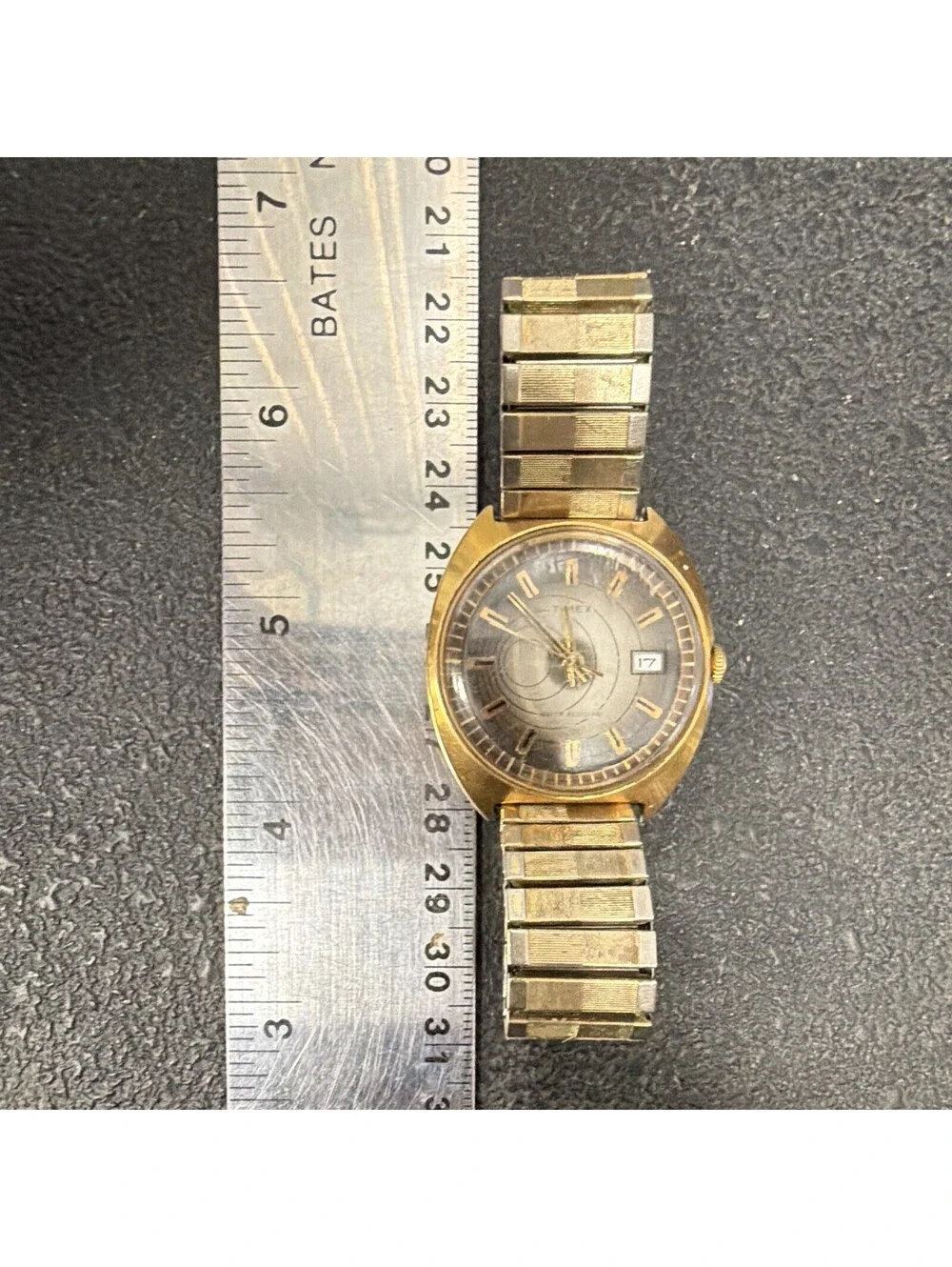 Vintage Timex Water Resistant Wristwatch with Date Display